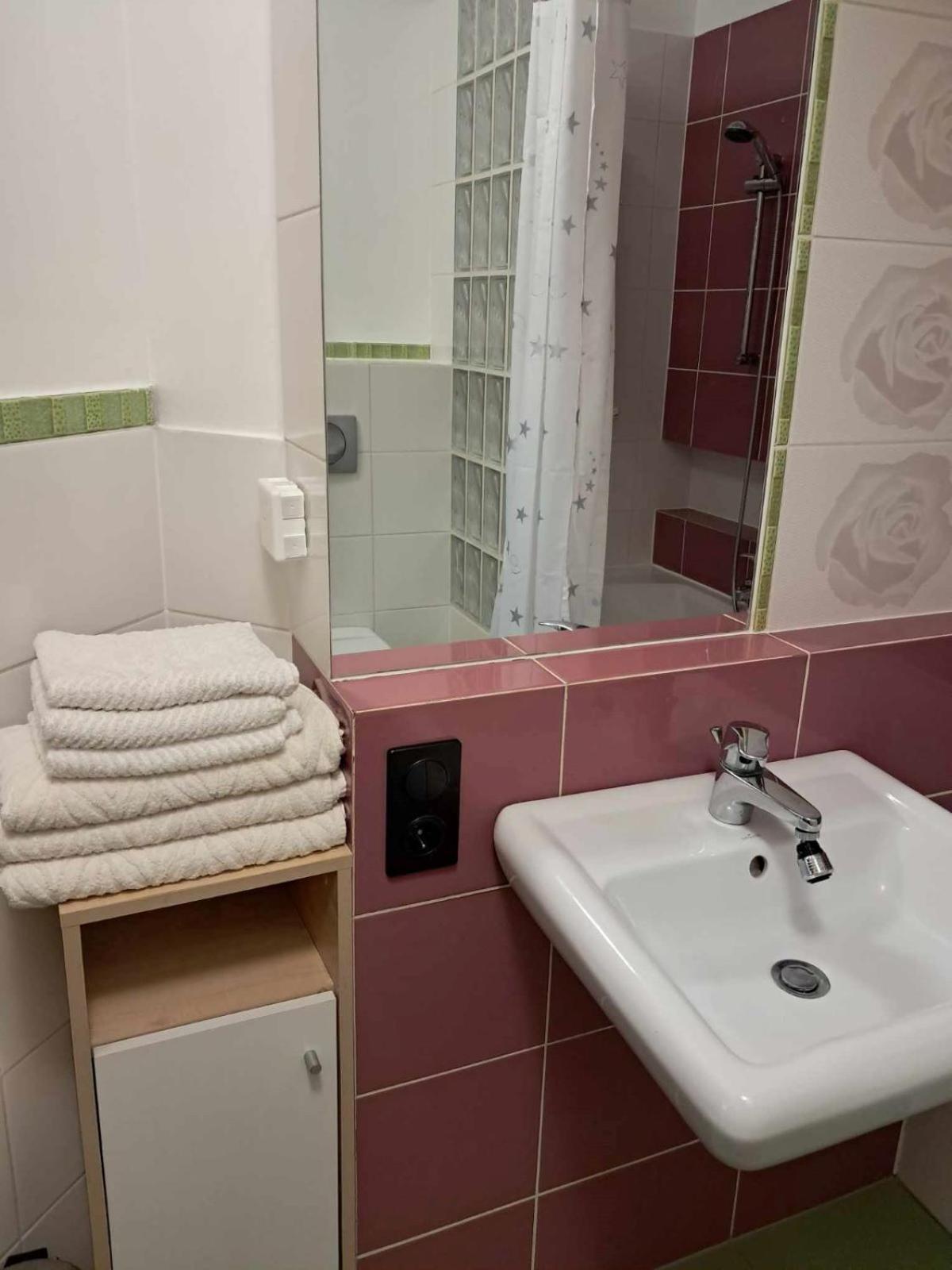 Apartament Julia 1-4 Os Parter Balkon Garaz Westerplatte キェルツェ エクステリア 写真
